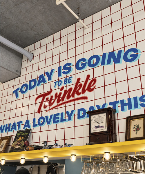 FREAK'S STORE(フリークスストア)の「限定展開 Thats Life SWT クルーネック スウェット(スウェット・メンズ・ブラック/ネイビー/グレー/ピンク・LARGE/SMALL/MEDIUM)」の9枚目の写真