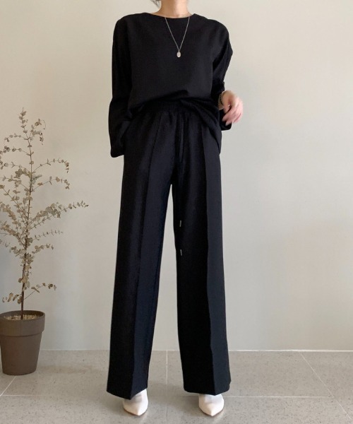 Aelina(エリナ)の「クルーネック長袖Tシャツ&ウエストゴムパンツセットアップ(セットアップ・レディース・ベージュ/ブラック・FREE)」の2枚目の写真