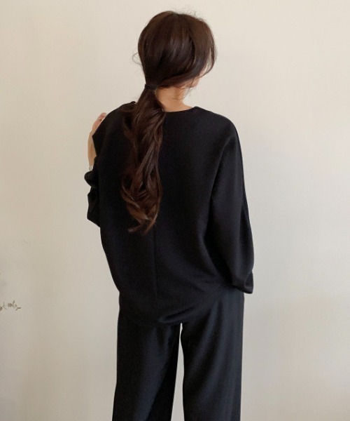 Aelina(エリナ)の「クルーネック長袖Tシャツ&ウエストゴムパンツセットアップ(セットアップ・レディース・ベージュ/ブラック・FREE)」の4枚目の写真