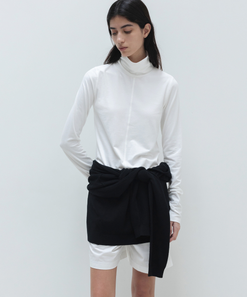 INSILENCE WOMEN(インサイレンスウーマン)の「STITCH タートルネック Tシャツ WHITE(Tシャツ/カットソー・レディース・その他・SMALL/MEDIUM)」の1枚目の写真