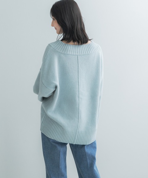 URBAN RESEARCH ROSSO WOMEN(アーバンリサーチ ロッソ)の「『WEB/一部店舗限定』エクストラファインVネックニット(ニット/セーター・レディース・チャコールグレー/オフホワイト/ブルー系その他・FREE)」の9枚目の写真