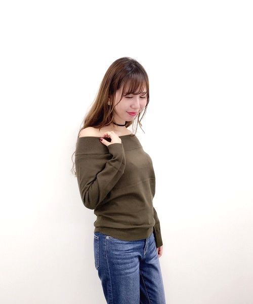 archives（アルシーヴ）の「オフショルプルオーバー（ニット/セーター・レディース・ブラック/カーキ/ワイン/オフホワイト/グレー/ピンク・MEDIUM）」の15枚目の写真