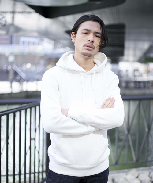 Denime(ドゥニーム)の「ソフト裏毛無地プルオーバーパーカー(パーカー・メンズ・ホワイト/ブラック/ワイン/グレー・SMALL/MEDIUM/X-LARGE/X-SMALL/LARGE)」の2枚目の写真