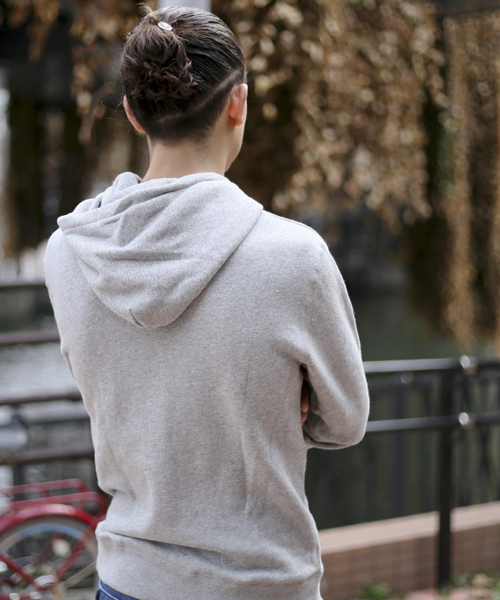 Denime(ドゥニーム)の「ソフト裏毛無地プルオーバーパーカー(パーカー・メンズ・ホワイト/ブラック/ワイン/グレー・SMALL/MEDIUM/X-LARGE/X-SMALL/LARGE)」の12枚目の写真