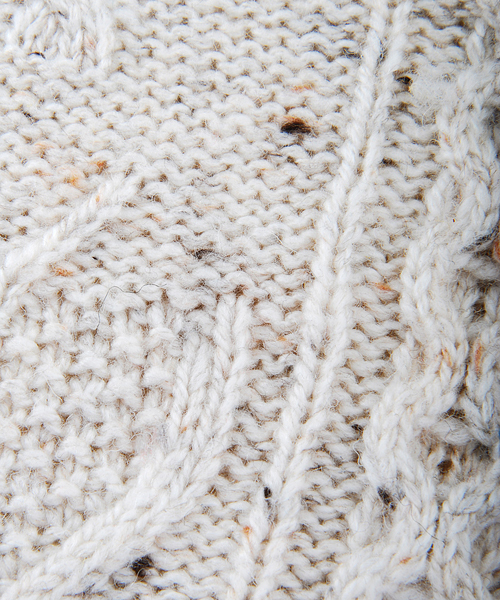 Ne-net（ネネット）の「S トリケーブルニット（カーディガン/ボレロ・レディース・オフホワイト/チャコールグレー/オレンジ・02/03）」の6枚目の写真