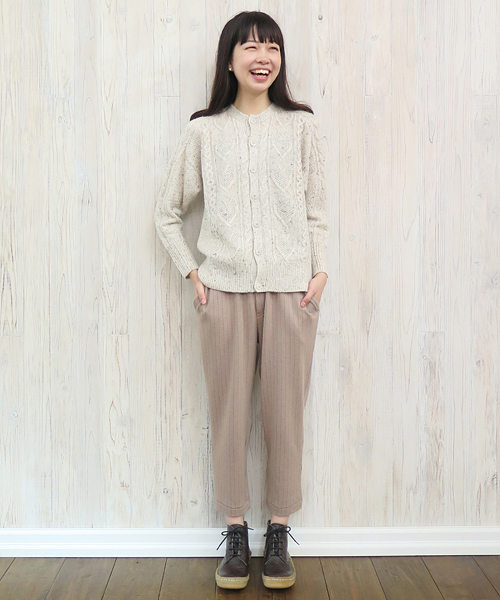 Ne-net（ネネット）の「S トリケーブルニット（カーディガン/ボレロ・レディース・オフホワイト/チャコールグレー/オレンジ・02/03）」の8枚目の写真