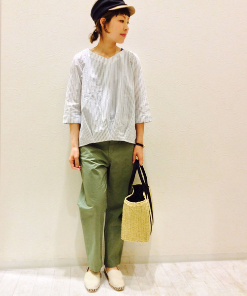 LBC（エルビーシー）の「チノワイドテーパードパンツ                  （チノパンツ・レディース・ダークオリーブ/ブルー・LARGE/MEDIUM/20.0cm）」の2枚目の写真