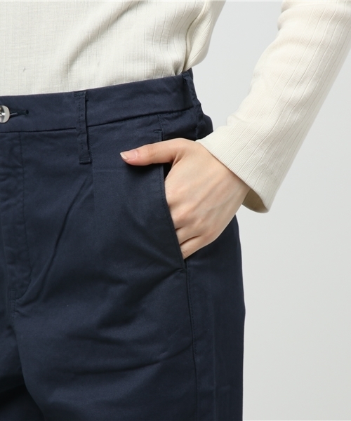 LBC（エルビーシー）の「チノワイドテーパードパンツ                  （チノパンツ・レディース・ダークオリーブ/ブルー・LARGE/MEDIUM/20.0cm）」の8枚目の写真