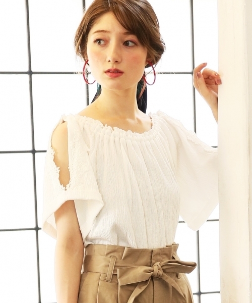 Heather（ヘザー）の「ソデスリットレースＴ  765517（Tシャツ/カットソー・レディース・ホワイト/ブラック/イエロー系その他・FREE）」の2枚目の写真