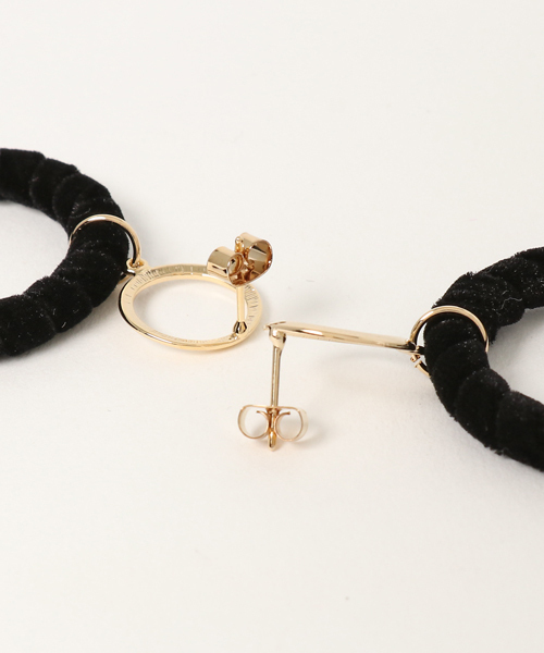 Fone(エフワン)の「Fone ベロアサークル ピアス(ピアス(両耳用)・レディース・ブラック/ベージュ/ピンク・ONE SIZE)」の5枚目の写真