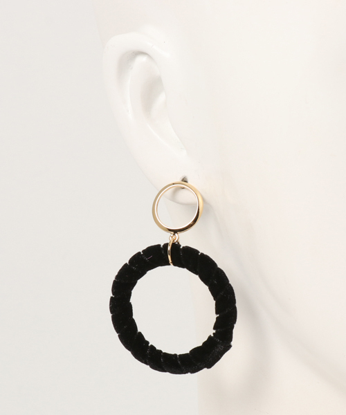 Fone(エフワン)の「Fone ベロアサークル ピアス(ピアス(両耳用)・レディース・ブラック/ベージュ/ピンク・ONE SIZE)」の6枚目の写真