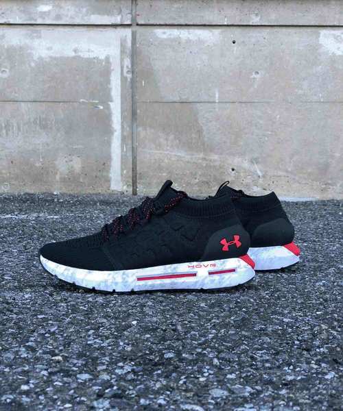 UNDER ARMOUR(アンダーアーマー)の「メンズ ランニングシューズ / ホバーファントム Dフィット(スニーカー・メンズ・レッド/ブラック/ホワイト/ライトブルー/ブラック×グレー/ライトグレー/モスグリーン・26.5/28.5/28/26/27/25.5/30/27.5/25/29/26.0/25.0/29.0/28.0/27.0)」の3枚目の写真
