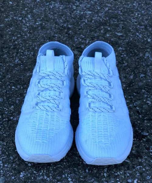 UNDER ARMOUR(アンダーアーマー)の「メンズ ランニングシューズ / ホバーファントム Dフィット(スニーカー・メンズ・レッド/ブラック/ホワイト/ライトブルー/ブラック×グレー/ライトグレー/モスグリーン・26.5/28.5/28/26/27/25.5/30/27.5/25/29/26.0/25.0/29.0/28.0/27.0)」の21枚目の写真