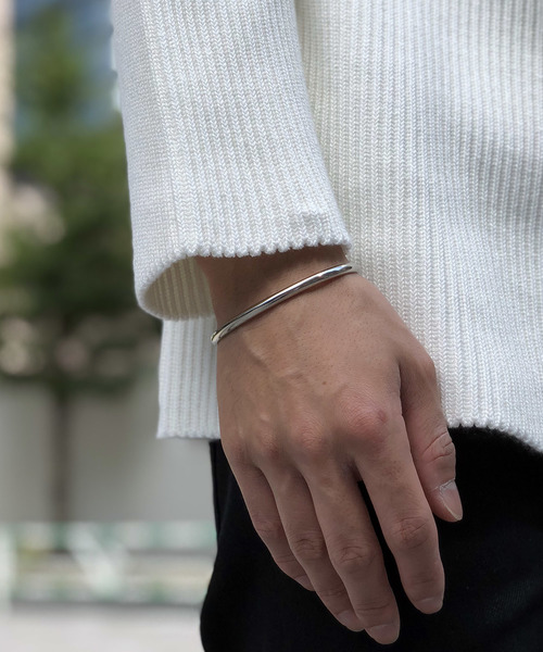 STUDIOUS(ステュディオス)の「【STUDIOUS】スムースラウンドカットバングル(バングル/リストバンド・メンズ・ブラック/シルバー/ゴールド・FREE)」の3枚目の写真