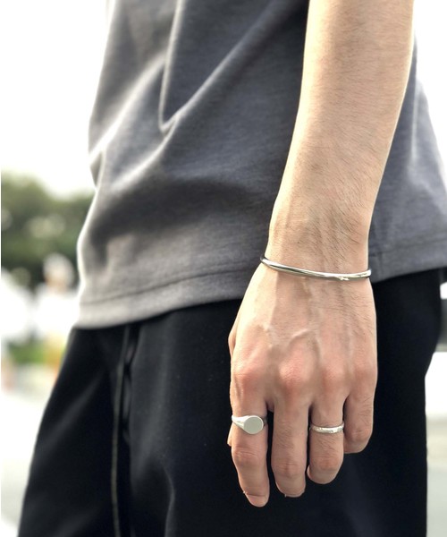 STUDIOUS(ステュディオス)の「【STUDIOUS】スムースラウンドカットバングル(バングル/リストバンド・メンズ・ブラック/シルバー/ゴールド・FREE)」の5枚目の写真