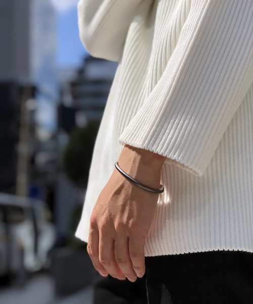 STUDIOUS(ステュディオス)の「【STUDIOUS】スムースラウンドカットバングル(バングル/リストバンド・メンズ・ブラック/シルバー/ゴールド・FREE)」の11枚目の写真