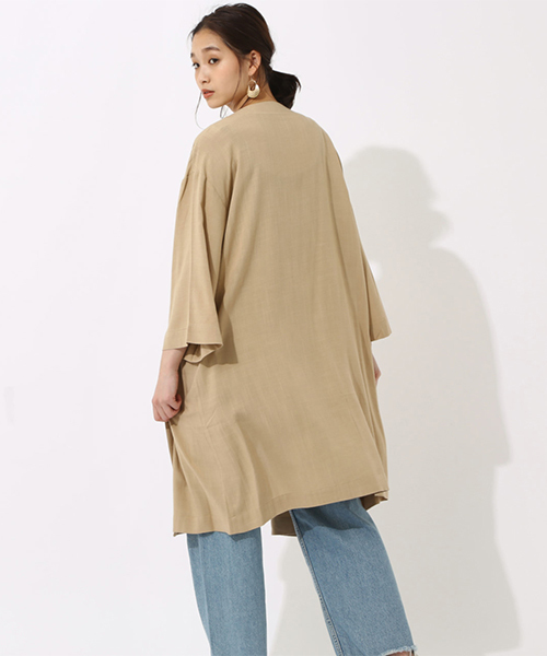 AZUL by moussy（アズールバイマウジー）の「ノーカラーロングガウン（カーディガン/ボレロ・レディース・ベージュ/ネイビー・MEDIUM/SMALL）」の4枚目の写真