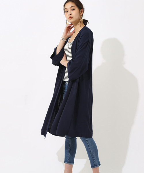 AZUL by moussy（アズールバイマウジー）の「ノーカラーロングガウン（カーディガン/ボレロ・レディース・ベージュ/ネイビー・MEDIUM/SMALL）」の11枚目の写真