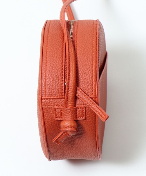 coen（コーエン）の「【WEB限定色：レオパード柄】フェイクレザーラウンドショルダーバッグ（ショルダーバッグ・レディース・オレンジ/ライトグレー/ブラック/レオパード・FREE）」の5枚目の写真