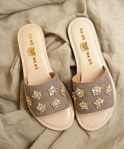 cava cava(サヴァサヴァ)の「<cavacava (サヴァサヴァ) > フラワービジューサンダル(サンダル・レディース・ブラック/ベージュ/ピンク/ブルー・LL/S/M/L)」の6枚目の写真