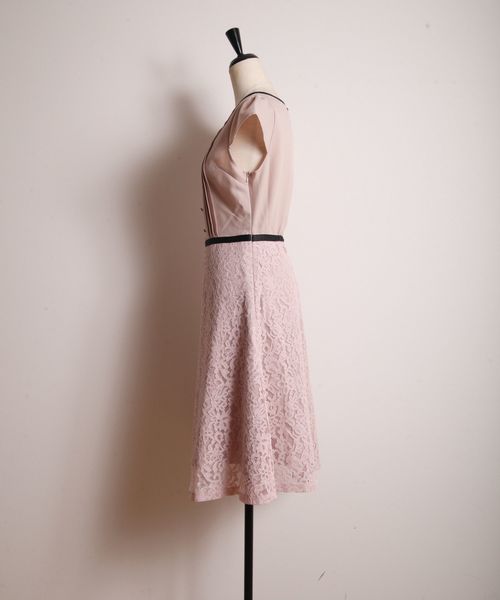 tocco closet（トッコ クローゼット）の「レース切替フラワー釦