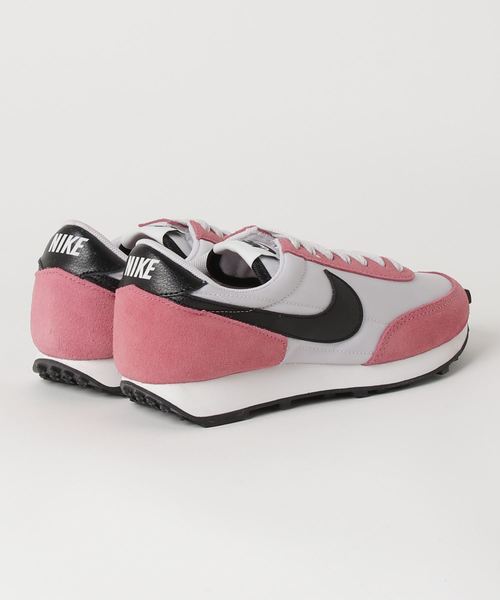 NIKE(ナイキ)の「【NIKE】W NIKE DBREAK(スニーカー・レディース・ホワイト×ピンク・23/25/22.5/23.5/24/24.5)」の2枚目の写真