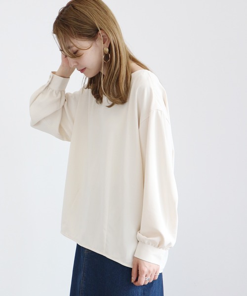 AMERICAN HOLIC(アメリカンホリック)の「とろみ裾タックコクーンブラウス *(シャツ/ブラウス・レディース・ネイビー/アイボリー/キャメル・FREE)」の2枚目の写真