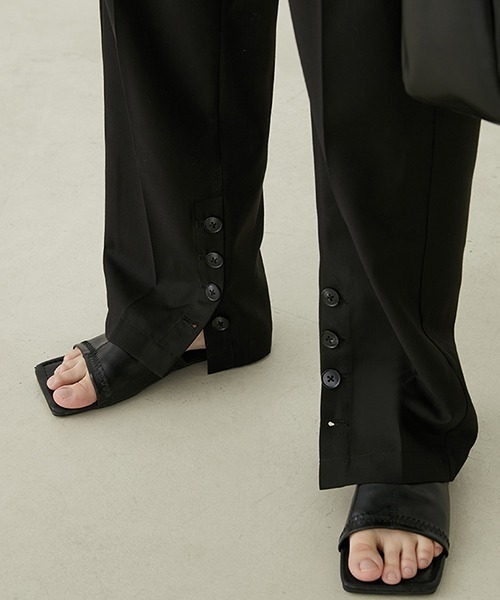 Fano Studios（ファノ ストゥディオズ）の「【Fano Studios】ストレートシルエット 裾スリットタック入りスラックス FQ20K021（スラックス・レディース・ブラック・S/M/L）」の5枚目の写真