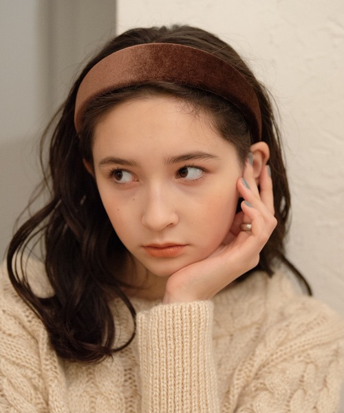 flowriri（フロウリリ）の「flowriri ベロアカチューシャ（カチューシャ・レディース・ブラック/ブラウン・FREE）」の4枚目の写真