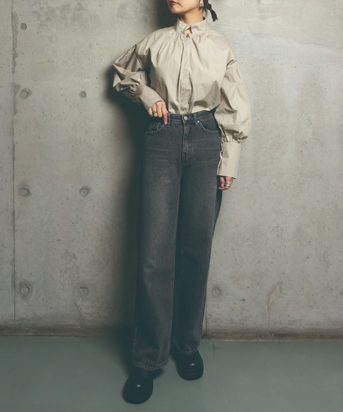 me+em select（ミームセレクト）の「スタンドカラーギャザーボリュームシャツ（シャツ/ブラウス・レディース・ホワイト/ベージュ・FREE）」の11枚目の写真