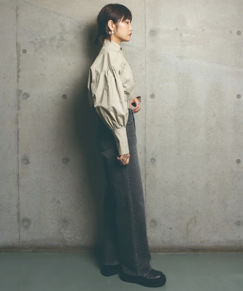 me+em select（ミームセレクト）の「スタンドカラーギャザーボリュームシャツ（シャツ/ブラウス・レディース・ホワイト/ベージュ・FREE）」の9枚目の写真