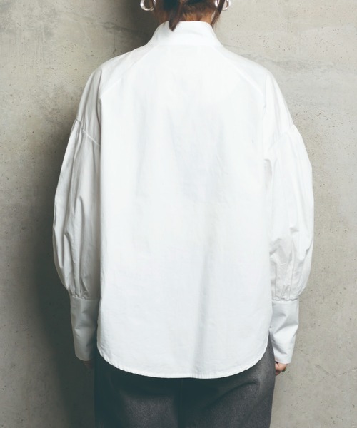 me+em select（ミームセレクト）の「スタンドカラーギャザーボリュームシャツ（シャツ/ブラウス・レディース・ホワイト/ベージュ・FREE）」の14枚目の写真