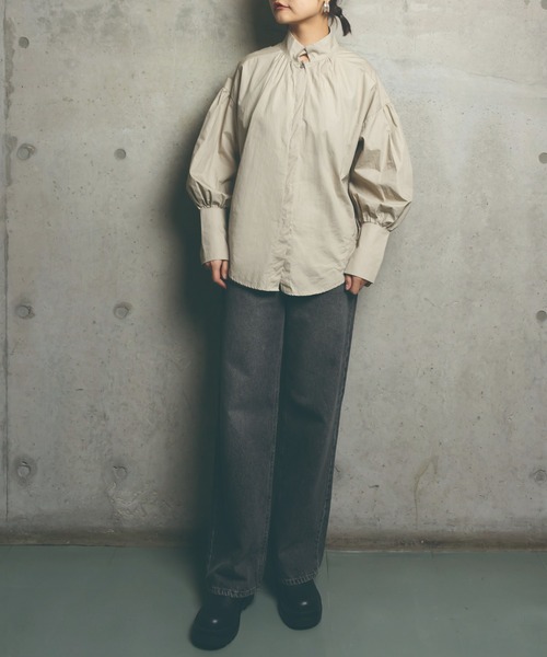 me+em select（ミームセレクト）の「スタンドカラーギャザーボリュームシャツ（シャツ/ブラウス・レディース・ホワイト/ベージュ・FREE）」の8枚目の写真