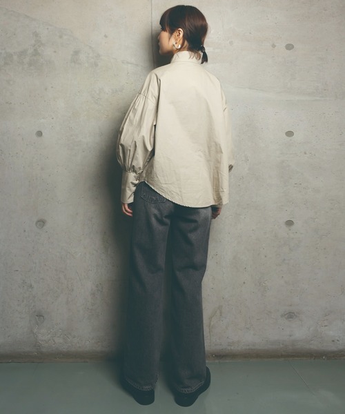 me+em select（ミームセレクト）の「スタンドカラーギャザーボリュームシャツ（シャツ/ブラウス・レディース・ホワイト/ベージュ・FREE）」の10枚目の写真