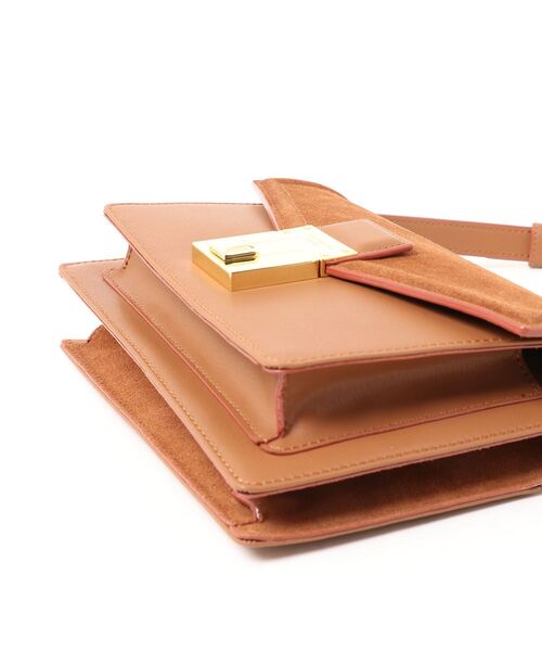 Ted Baker（テッドベーカー）の「KAYLEAS ラゲッジロック クロスボディバッグ スクエアショルダー（ショルダーバッグ・レディース・ブラウン・O/S）」の5枚目の写真