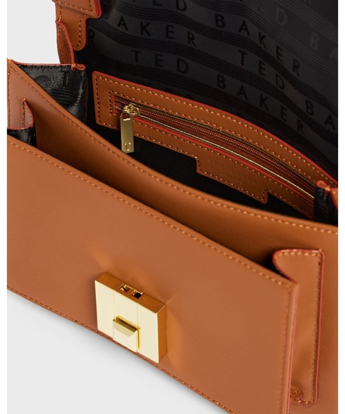 Ted Baker（テッドベーカー）の「KAYLEAS ラゲッジロック クロスボディバッグ スクエアショルダー（ショルダーバッグ・レディース・ブラウン・O/S）」の9枚目の写真