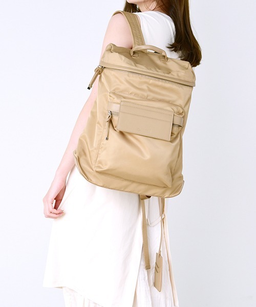 emmi atelier ベージュ リュック・バックパック emmi（エミ）の「【emmi atelier】撥水ベーシックバックパック