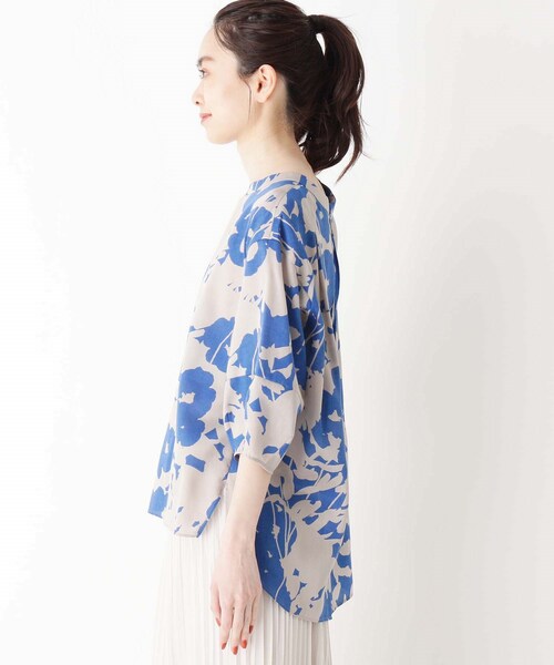 Modify（モディファイ）の「◆デイジーフラワープリントブラウス（シャツ/ブラウス・レディース・ダークブラウン系/ベージュ系/ブルー系・40/42）」の6枚目の写真