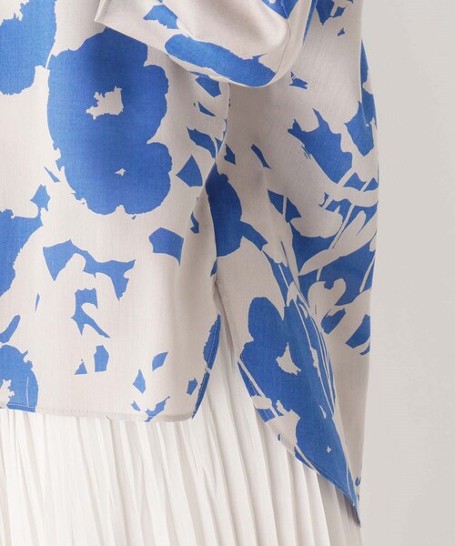 Modify（モディファイ）の「◆デイジーフラワープリントブラウス（シャツ/ブラウス・レディース・ダークブラウン系/ベージュ系/ブルー系・40/42）」の9枚目の写真