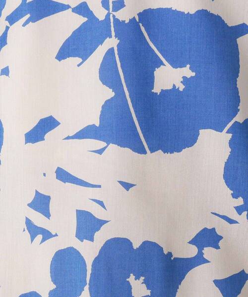 Modify（モディファイ）の「◆デイジーフラワープリントブラウス（シャツ/ブラウス・レディース・ダークブラウン系/ベージュ系/ブルー系・40/42）」の4枚目の写真