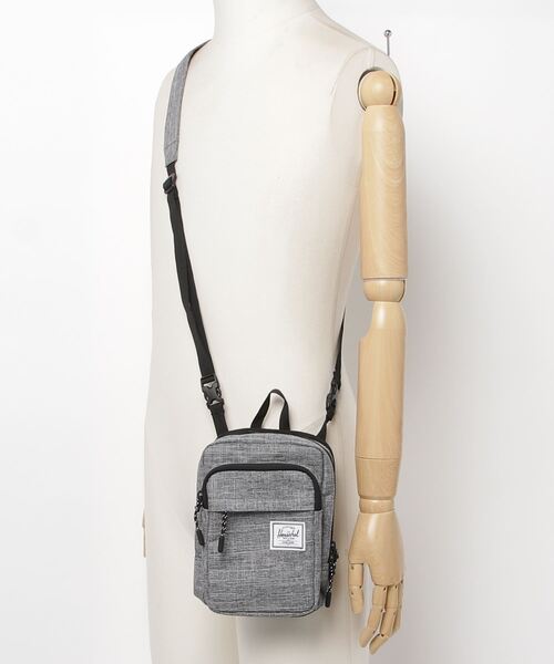 Herschel Supply（ハーシェルサプライ）の「Herschel Supply/ハーシェル FORM LARGE ショルダーバッグ 9114131（ショルダーバッグ・メンズ・グレー・FREE）」の2枚目の写真