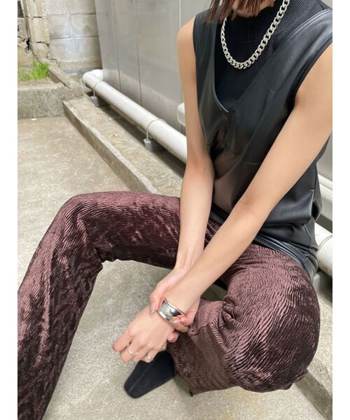 EMODA(エモダ)の「グロスフィットプリーツフレアパンツ(その他パンツ・レディース・ミント/イエロー/ブラウン/ブラック・FREE)」の3枚目の写真