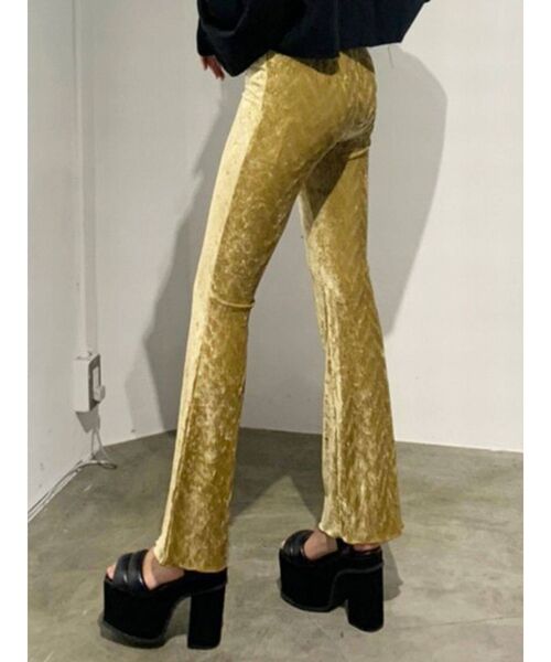 EMODA(エモダ)の「グロスフィットプリーツフレアパンツ(その他パンツ・レディース・ミント/イエロー/ブラウン/ブラック・FREE)」の4枚目の写真