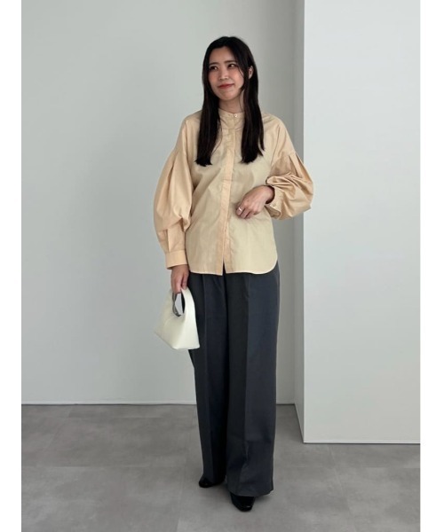 UR'S（ユアーズ）の「ボリューム袖ブラウス（シャツ/ブラウス・レディース・オフホワイト/ブラック/グリーン/ベージュ系その他/ブルー系その他/ピンク/グリーン系その他/ブルー/ダークブラウン/ネイビー/ナチュラル・S/L/M）」の21枚目の写真