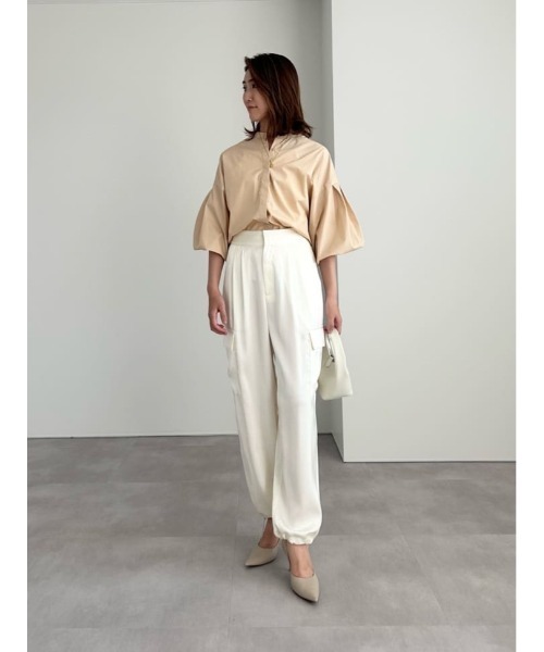 UR'S（ユアーズ）の「ボリューム袖ブラウス（シャツ/ブラウス・レディース・オフホワイト/ブラック/グリーン/ベージュ系その他/ブルー系その他/ピンク/グリーン系その他/ブルー/ダークブラウン/ネイビー/ナチュラル・S/L/M）」の22枚目の写真