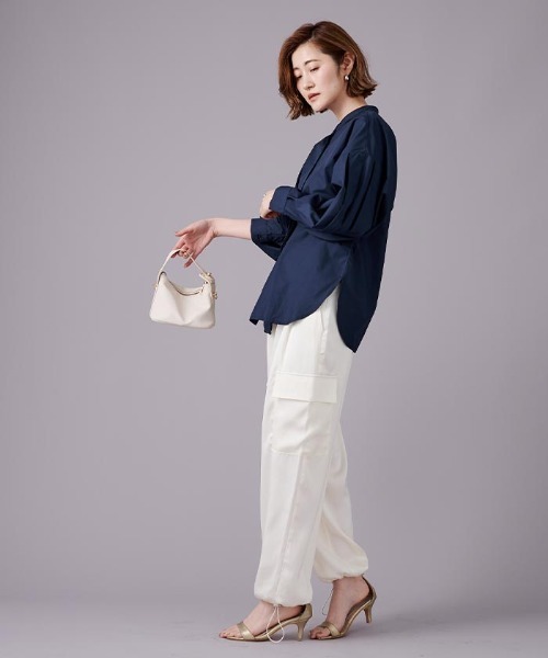 UR'S（ユアーズ）の「ボリューム袖ブラウス（シャツ/ブラウス・レディース・オフホワイト/ブラック/グリーン/ベージュ系その他/ブルー系その他/ピンク/グリーン系その他/ブルー/ダークブラウン/ネイビー/ナチュラル・S/L/M）」の15枚目の写真