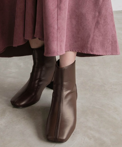 BONLECILL(ボンルシール)の「スクエアトゥ パイピング ショートブーツ(ブーツ・レディース・ライトグリーン/ブラック/ベージュ/ブラウン・L/M/S)」の3枚目の写真