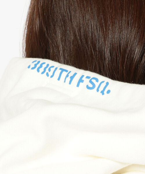 AVIREX（アヴィレックス）の「【Women's】ピンナップ ガール プルオーバー パーカー / PIN UP GIRL PULLOVER PARKA / アヴィレックス / AVIREX（パーカー・レディース・ホワイト/ブラック/ベージュ/ブルーグレー・FREE）」の10枚目の写真