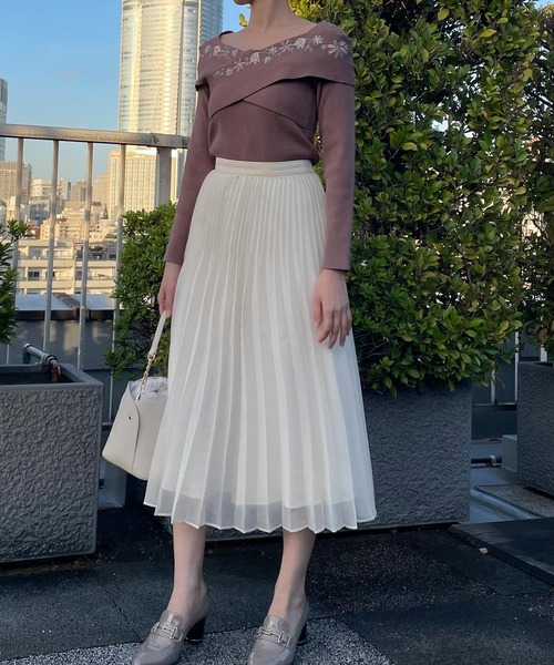 NOELA(ノエラ)の「フラワー刺繍クロスニット(ニット/セーター・レディース・ブラウン/オフホワイト/ピンク・フリー)」の10枚目の写真