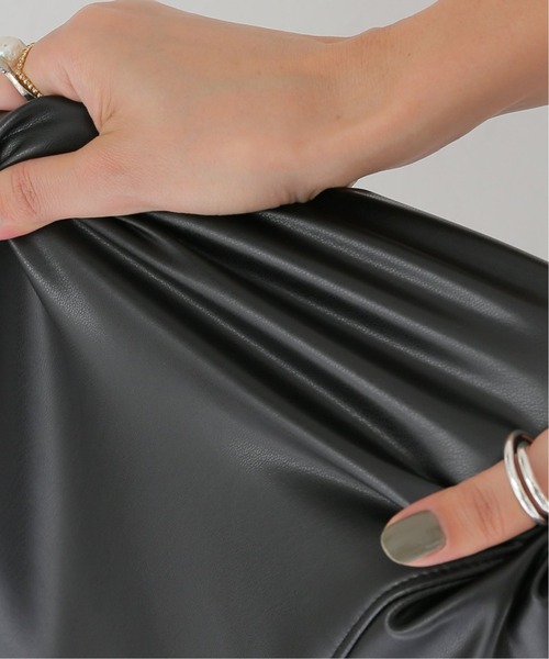 JOURNAL STANDARD(ジャーナルスタンダード)の「フェイクレザーパンツ(その他パンツ・レディース・ブラック/アイボリー・38/36)」の14枚目の写真